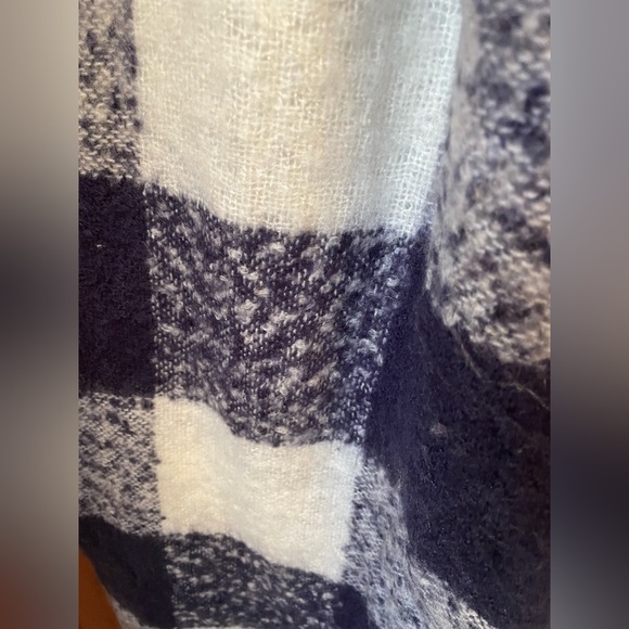 LOFT Buffalo Plaid Blanket Scarf - Picture 2 of 2